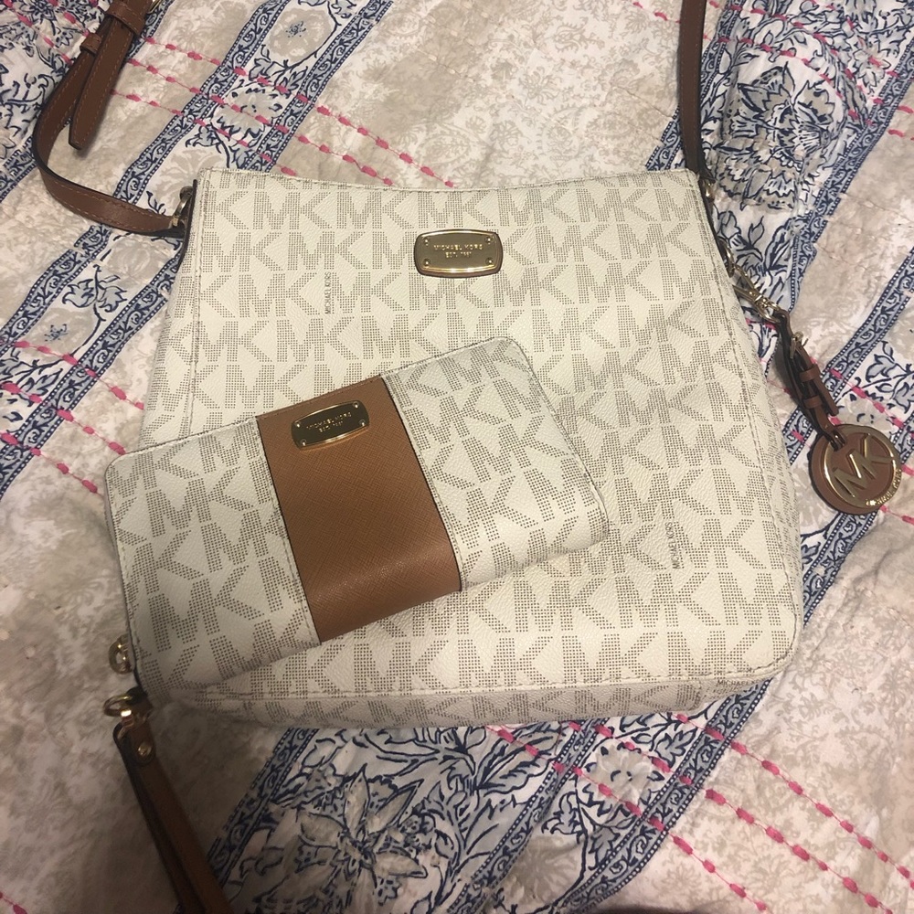 Michael Kors Crossbody with Accordion Wallet
